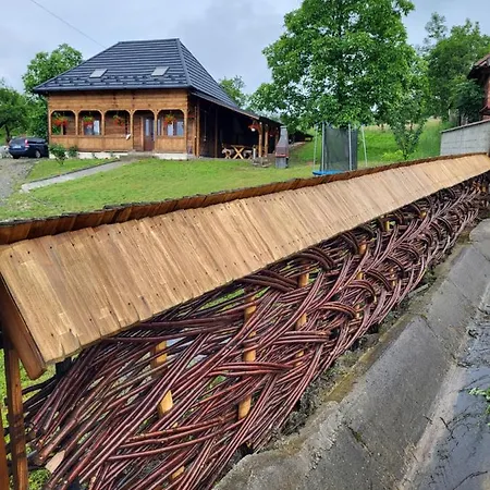 Casa De Lemn * Valeni (Maramures)